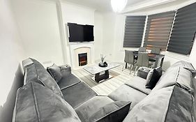 Newly Renovated Lux 2 Bed Apartment