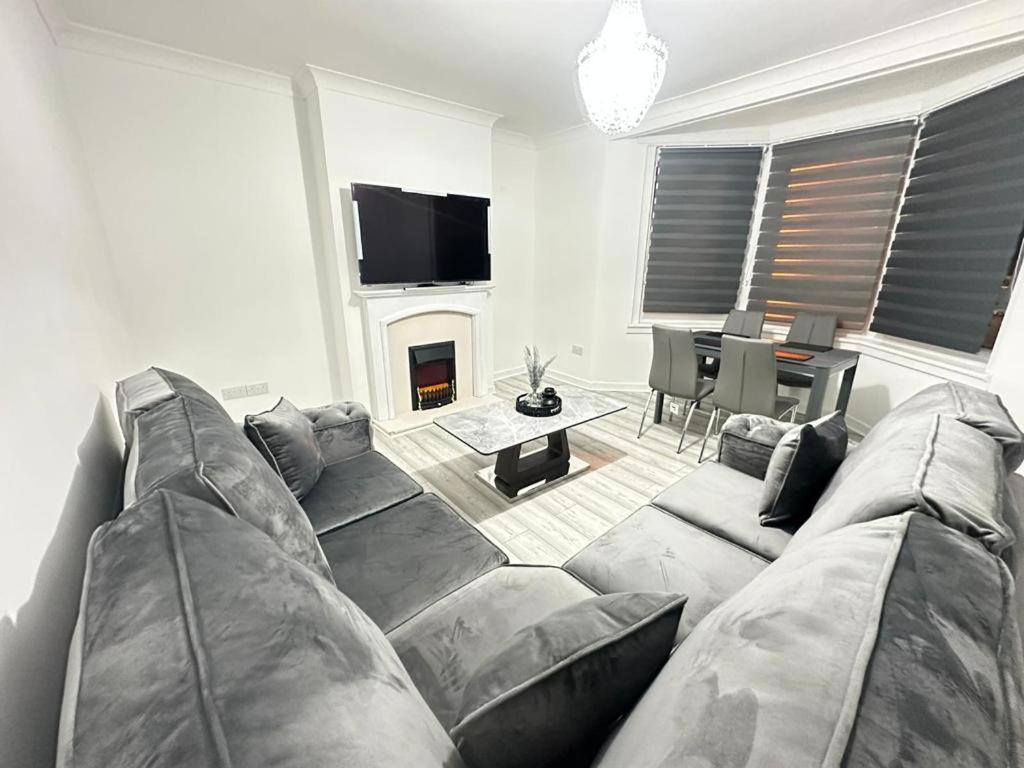 Newly Renovated Lux 2 Bed Apartment Glasgow Exterior photo
